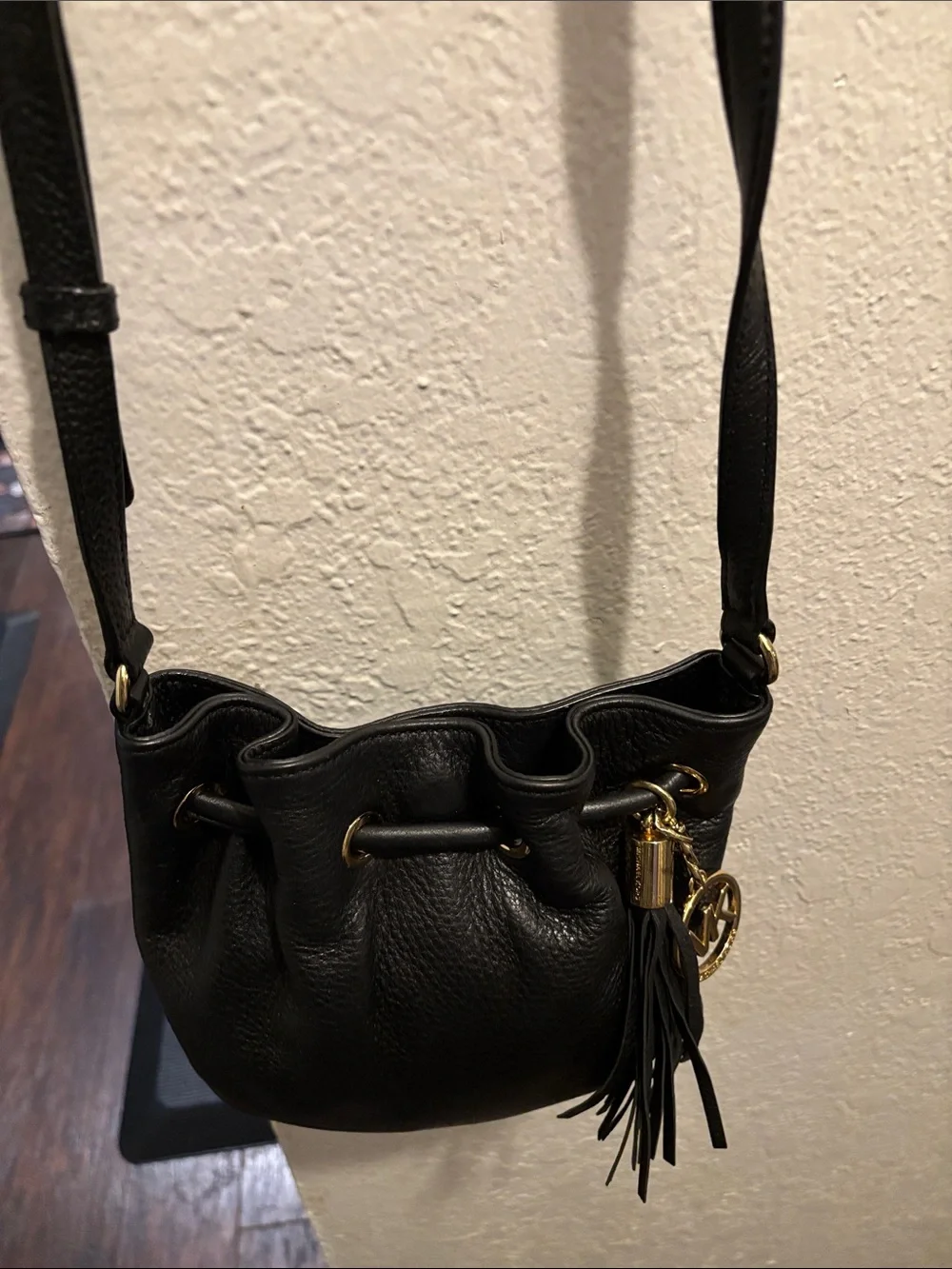 Michael Kors Black Pebbled Leather Messenger Bag with Gold Hardware/#035(6-20-26